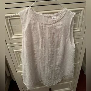 Gap white textured silk tank - like new size XS
